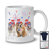 Trois chiens bouledogues avec des lunettes de drapeau des États-Unis, cool feux d'artifice du 4 juillet drapeau des États-Unis, T-shirt patriotique