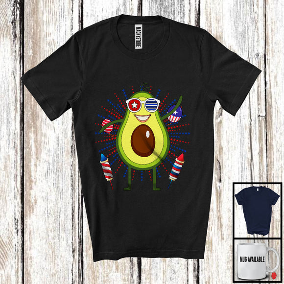 MacnyStore - Avocado Wearing American Flag Sunglasses, Humorous 4th Of July Vegan, Fireworks Patriotic T-Shirt