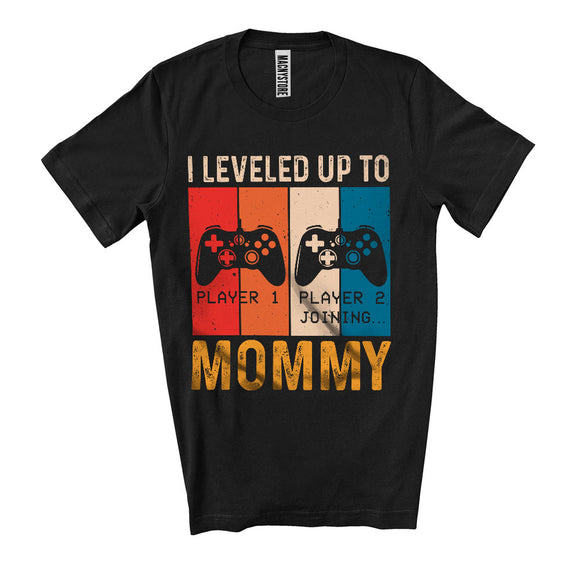 MacnyStore - I Leveled Up To Mommy, Humorous Mother's Day Vintage Retro Game Controller, Pregnancy Gamer T-Shirt