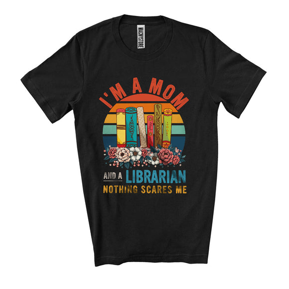 MacnyStore - I'm A Mom And A Librarian Nothing Scares Me, Humorous Mother's Day Vintage Retro, Family T-Shirt