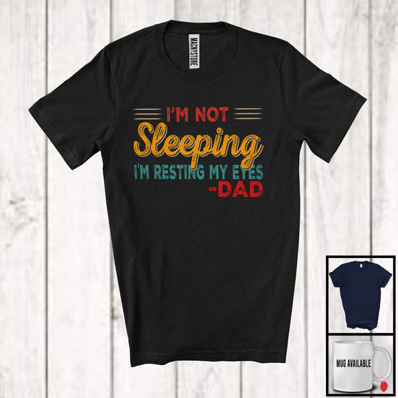 MacnyStore - I'm Not Sleeping I'm Resting My Eyes Dad, Humorous Father's Day Vintage, Daddy Family Group T-Shirt