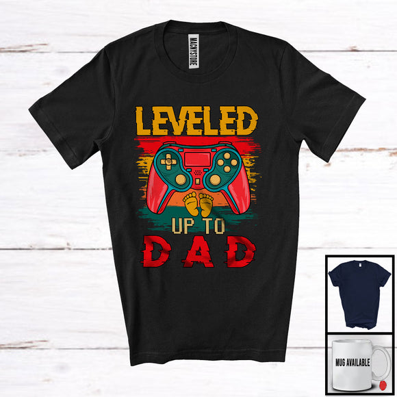 MacnyStore - Leveled Up To Dad, Humorous Vintage Father's Day Pregnancy Family, Game Controller Gamer T-Shirt
