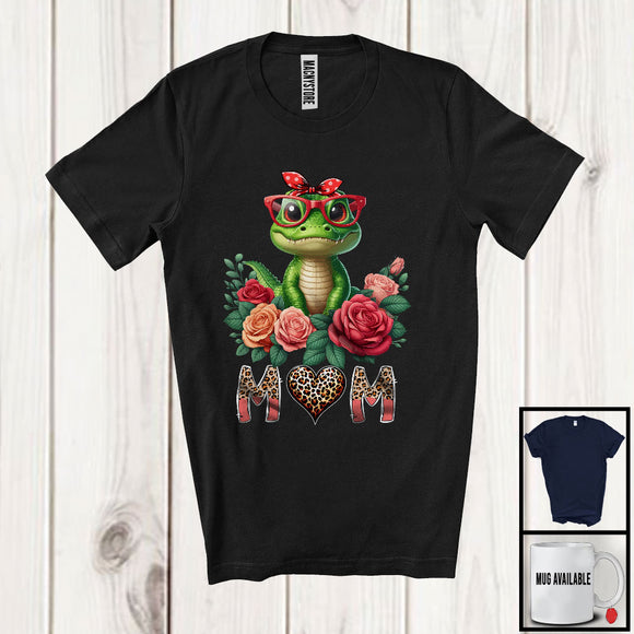 MacnyStore - Mom, Wonderful Mother's Day Flowers Alligator Lover Wild Animal, Mommy Family Group T-Shirt