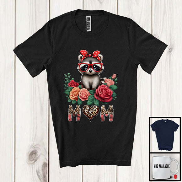 MacnyStore - Mom, Wonderful Mother's Day Flowers Raccoon Lover Wild Animal, Mommy Family Group T-Shirt