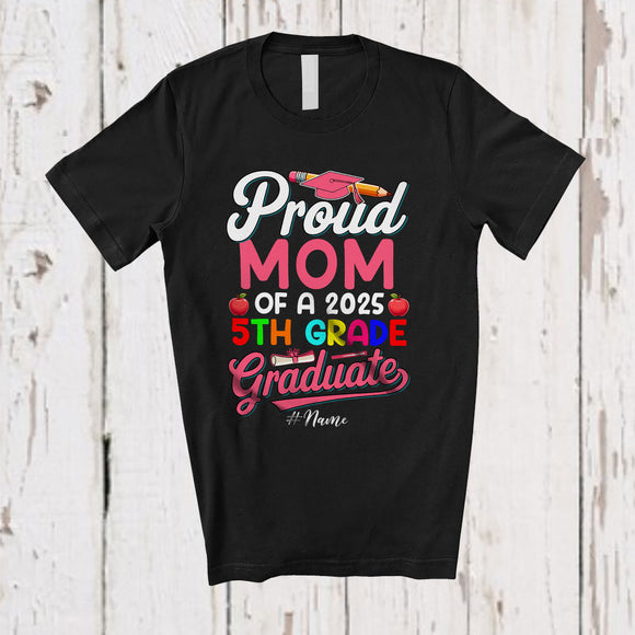 MacnyStore - Personalized Custom Name; Mom Class Of 2025 5th Grade Graduate; Lovely Mother's Day Family T-Shirt