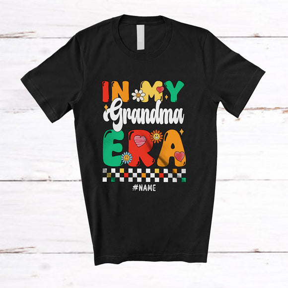 MacnyStore - Personalized In My Grandma Era; Adorable Mother's Day Groovy Retro; Custom Name Family T-Shirt