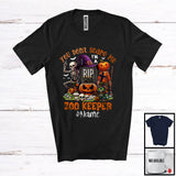 MacnyStore - Personalized You Don't Scare Me I'm A Zoo Keeper, Scary Halloween Skeleton Pumpkin, Careers T-Shirt