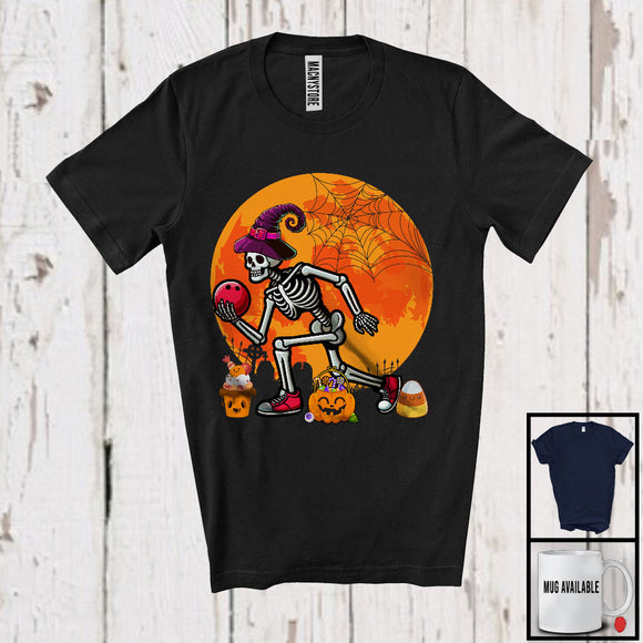 MacnyStore - Skeleton Playing Bowling, Humorous Halloween Skeleton Bowling Player, Sport Playing Team T-Shirt