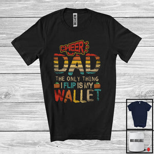 MacnyStore - Vintage Cheer Dad The Only Thing I Flip Is My Wallet, Humorous Father's Day Daddy, Family T-Shirt