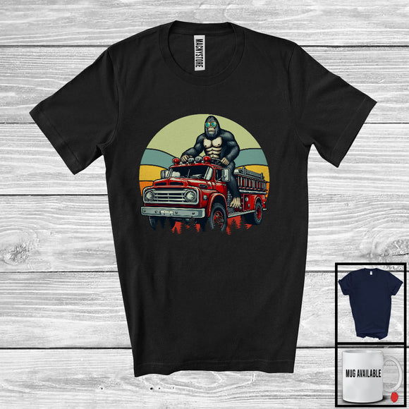 MacnyStore - Vintage Retro Bigfoot Riding Fire Truck, Humorous Bigfoot Lover, Fire Truck Family Group T-Shirt
