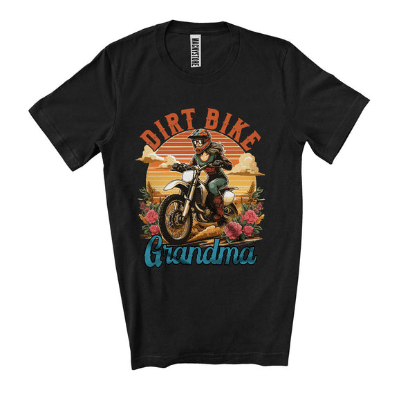 MacnyStore - Vintage Retro Dirt Biker Grandma, Cool Mother's Day Flowers Dirt Bike Riding Biker, Family Group T-Shirt