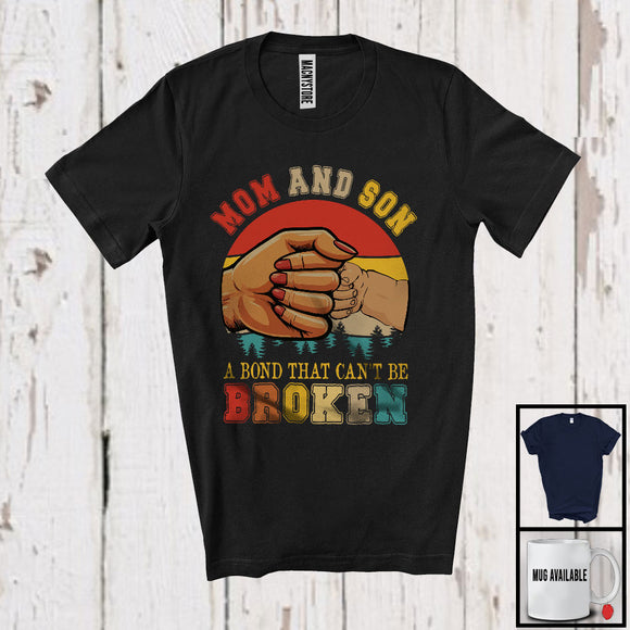 MacnyStore - Vintage Retro Mom And Son A Bond That Can't Be Broken, Cool Mother's Day Hands, Family T-Shirt