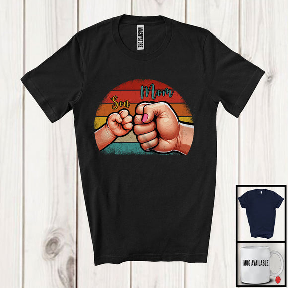 MacnyStore - Vintage Retro Mom Son, Amazing Mother's Day Hands, Matching Daddy Family Group T-Shirt