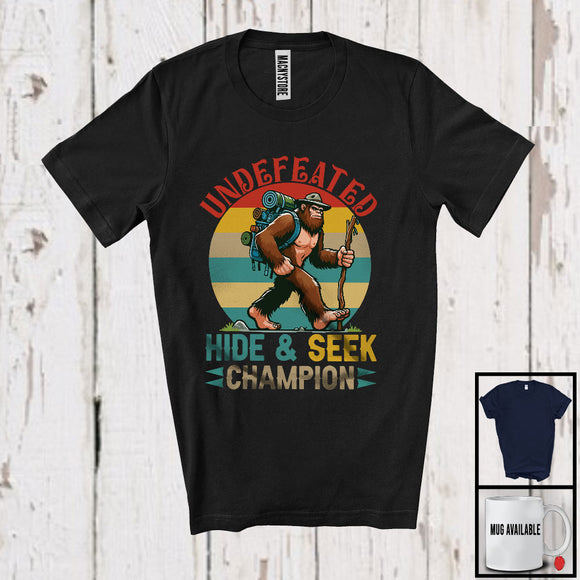 MacnyStore - Vintage Retro Undefeated Hide And Seek Champion, Humorous Bigfoot Sasquatch, Family Group T-Shirt