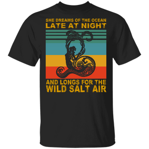 Vintage She Dreams Of The Ocean And Longs For The Wild Salt Air Mermaid Gifts T-Shirt - Macnystore