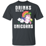 Drinks Well With Unicorns Drinking St Patrick's Day Gifts T-Shirt - Macnystore