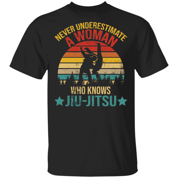 Vintage Retro Never Underestimate A Woman Jiu Jitsu Matching Shirt For Women Girls Ladies Funny Mom Daughter Gifts T-Shirt - Macnystore