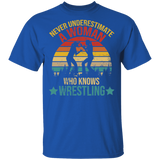 Vintage Retro Never Underestimate A Woman Wrestling Matching Shirt For Women Girls Ladies Funny Mom Daughter Gifts T-Shirt - Macnystore