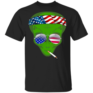 Funny American Flag Alien Smoking Matching 4th Of July Independence Day Gifts T-Shirt - Macnystore
