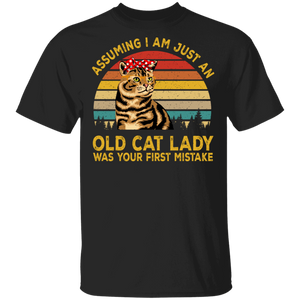 Vintage Retro Assuming I Am Just An Old Cat Lady Funny Cat Lover Owner Gifts T-Shirt - Macnystore