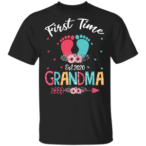 Womens First Time Grandma Expecting Grandma Baby Pregnancy Announcement T-Shirt - Macnystore