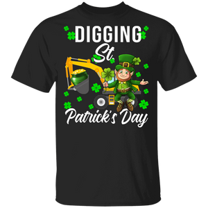 Digging St Patrick's Day Shamrocks Digger Excavator Leprechaun Funny St Patrick's Day Men Women Gifts T-Shirt - Macnystore