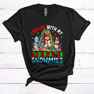 MacnyStore - Chillin' With My Kindergarten Snowmies Cool Merry Christmas Tree Snowman Teacher Group T-Shirt