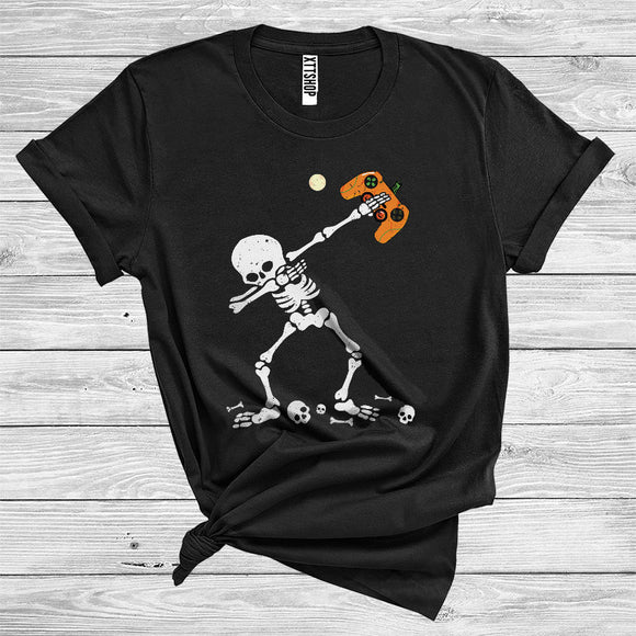 MacnyStore - Dabbing Skeleton Holding Game Controller Funny Halloween Costume Gamer Team T-Shirt
