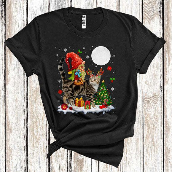 MacnyStore - Gnome Riding Reindeer American Shorthair Cat Cute Christmas Tree Lights Cat Owner Lover T-Shirt