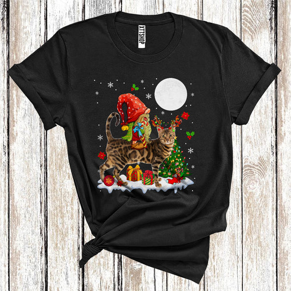 MacnyStore - Gnome Riding Reindeer Bengal Cat Cute Christmas Tree Lights Cat Owner Lover T-Shirt