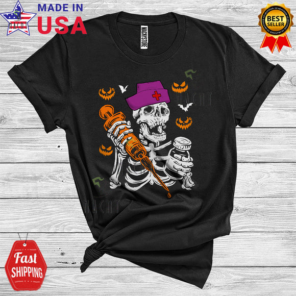 MacnyStore - Halloween Skeleton Nurse Funny Skeleton Holding Nurse Tools Matching Healthcare Jobs T-Shirt