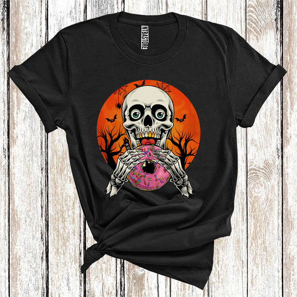 MacnyStore - Horror Skeleton Eating Donut Cool Halloween Costume Scary Moon Foodies Lover T-Shirt
