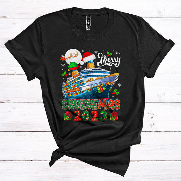 MacnyStore - Merry Cruise Christmas 2023 Cool Santa Elf Cruise Ship Family Vacation Xmas Lights T-Shirt