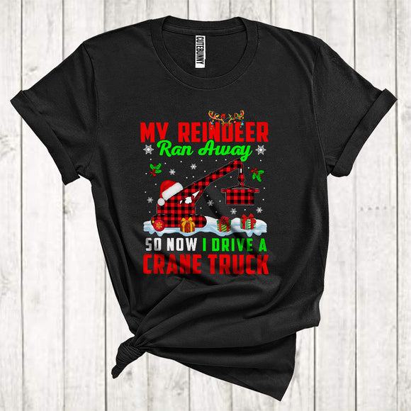 MacnyStore - My Reindeer Ran Away So Now I Drive A Crane Truck Cute Christmas Snow Red Plaid Santa Truck T-Shirt