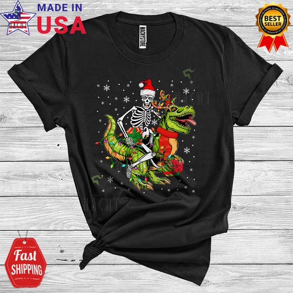 MacnyStore - Santa Skeleton Riding T-Rex Reindeer Cute Xmas Lights Snowing Dinosaur Lover Christmas Kids T-Shirt