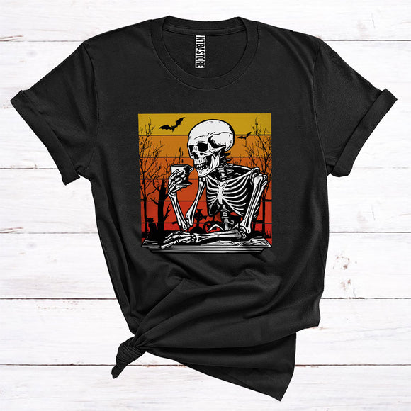 MacnyStore - Vintage Horror Skeleton Drinking Coffee On Table Cool Halloween Costume T-Shirt