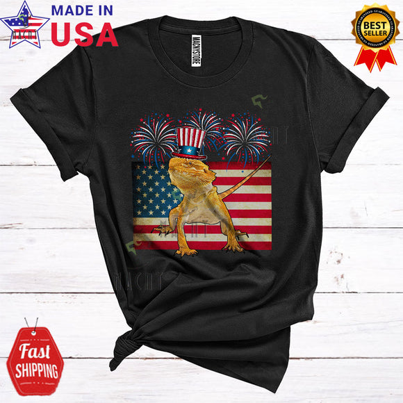 MacnyStore - Bearded Dragon With Vintage American Flag Cool Funny 4th Of July Fireworks Wild Animal T-Shirt