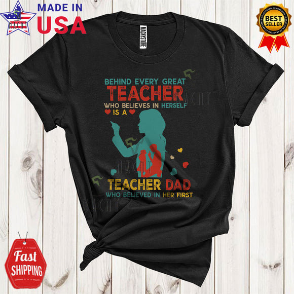 MacnyStore - Behind Every Great Teacher Is A Teacher Dad Cool Funny Father's Day Dad Family Group T-Shirt