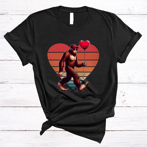 MacnyStore - Bigfoot Wearing Sunglasses, Awesome Valentine Bigfoot Lover, Vintage Retro Heart Shape T-Shirt