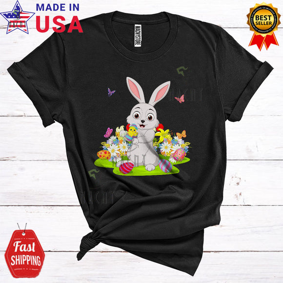 MacnyStore - Bunny Holding Chick In Easter Egg Funny Cool Easter Day Egg Hunt Bunny Animal Lover T-Shirt