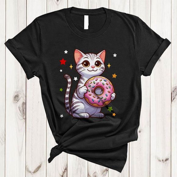 MacnyStore - Cat Holding Donut, Adorable Cat Owner, Chef Matching Donut Food Animal Lover T-Shirt