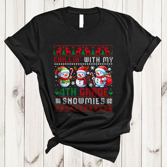 MacnyStore - Chillin' With My 4th Grade Snowmies, Adorable Christmas Sweater Three Snowman, Student Teacher T-Shirt