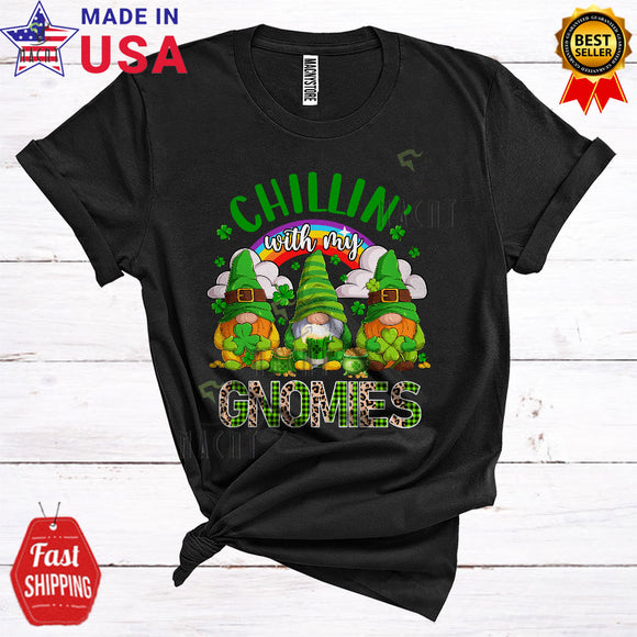MacnyStore - Chillin' With My Gnomies Cute Happy St. Patrick's Day Plaid Leopard Three Gnomes Rainbow Shamrock T-Shirt