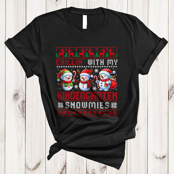 MacnyStore - Chillin' With My Kindergarten Snowmies, Adorable Christmas Sweater Three Snowman, Student Teacher T-Shirt