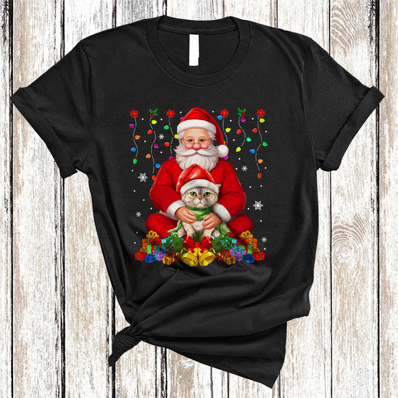 MacnyStore - Christmas Santa With Cat Cute Merry Xmas Lights Christmas Snow Santa Cat Lover T-Shirt