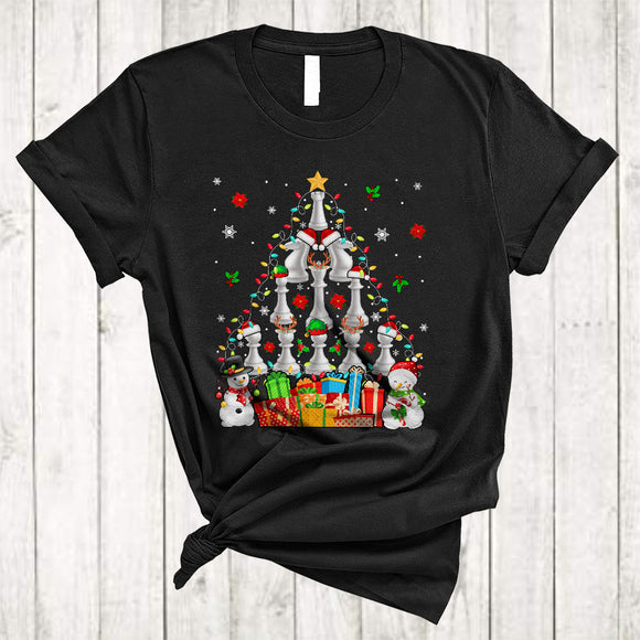 MacnyStore - Christmas Tree Santa Reindeer ELF Chess Pieces Funny Cool Xmas Lights Chess Player Lover T-Shirt