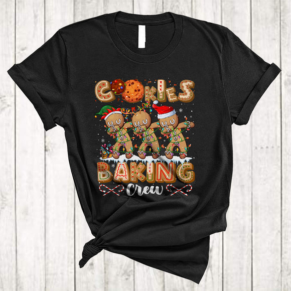 MacnyStore - Cookie Baking Crew, Cheerful Christmas Three Santa ELF Gingerbread, X-mas Lights Snow T-Shirt