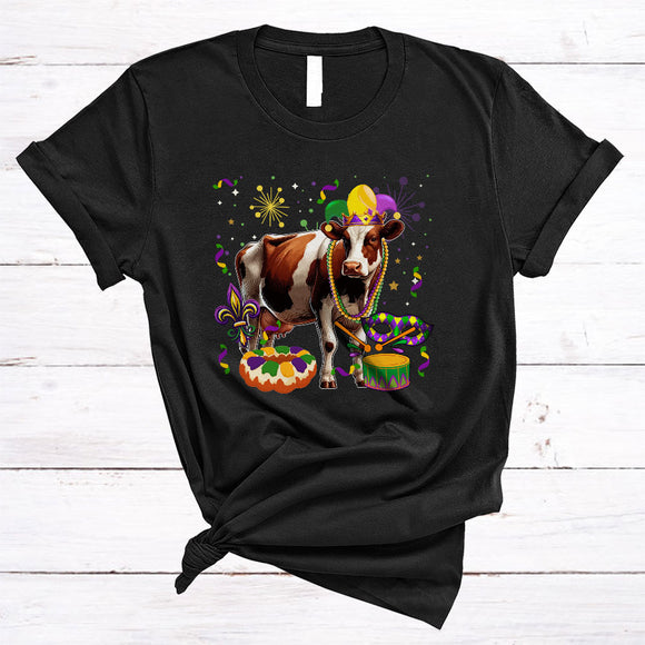 MacnyStore - Cow Wearing Mardi Gras Beads Jester Hat, Amazing Mardi Gras Farmer, Farm Animal Lover T-Shirt