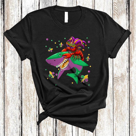 MacnyStore - Cute Jester Crawfish Riding Shark, Amazing Mardi Gras Mask Sea Animal Lover, Parades Group T-Shirt