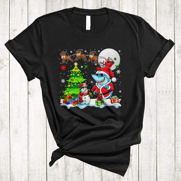MacnyStore - Cute Shark With Santa Sleigh Snowman, Merry Christmas Shark Lover, X-mas Sea Animal T-Shirt